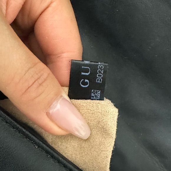 Gucci GG Marmont Medium Shoulder Bag - Picture 7 of 11